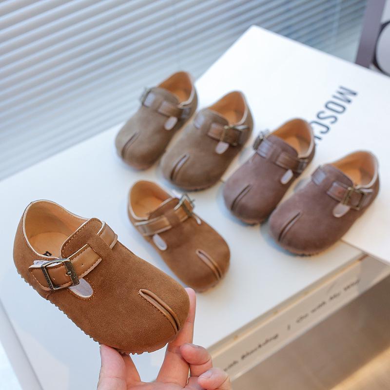 Повседневные низкие кеды для девочек - осень 2023 г., новый стиль, мягкая нескользящая подошва, модная спортивная обувь для маленьких девочек