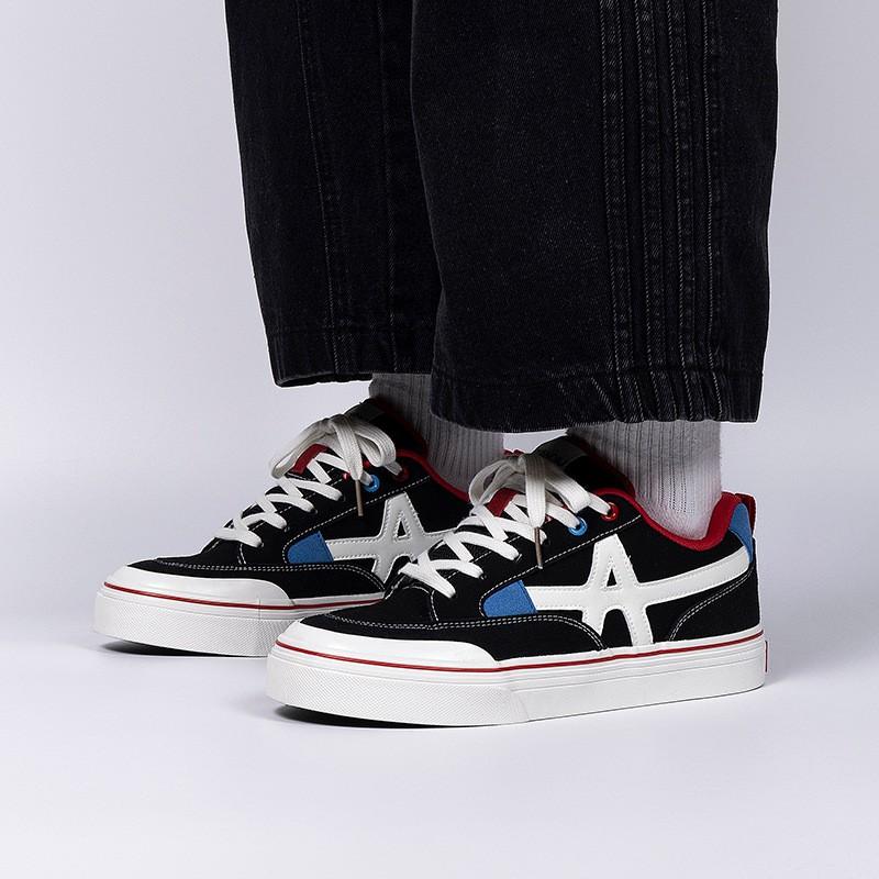 Kids Shoes Mens Lightweight Casual Canvas Sneakers Low Top Breathable Round Toe Slip-On Style Outdoor Daily Wear