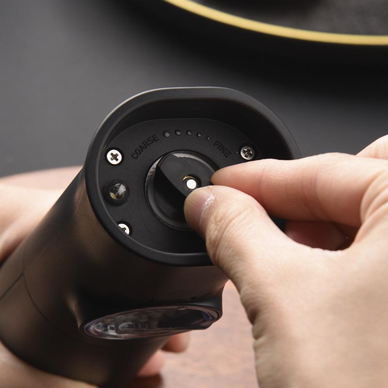 Gravity-Sensing Electric Pepper & Salt Grinder for Household Use