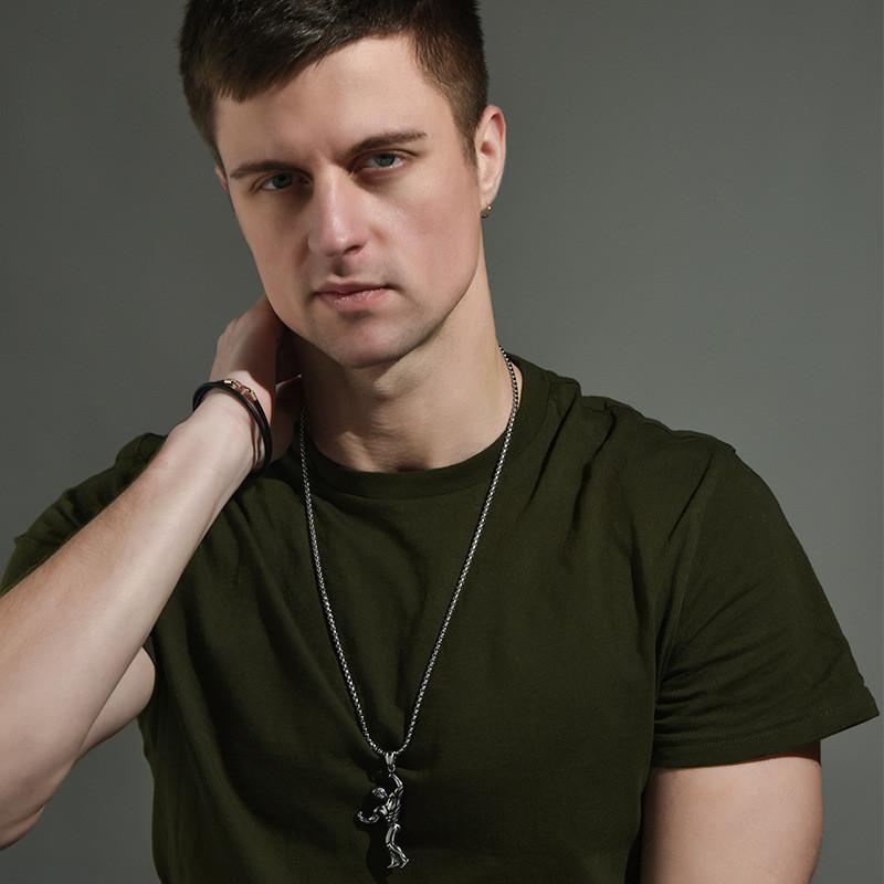 Стильная серебристая подвеска в виде мускулистого мужчины для мужчин в модном корейском дизайне