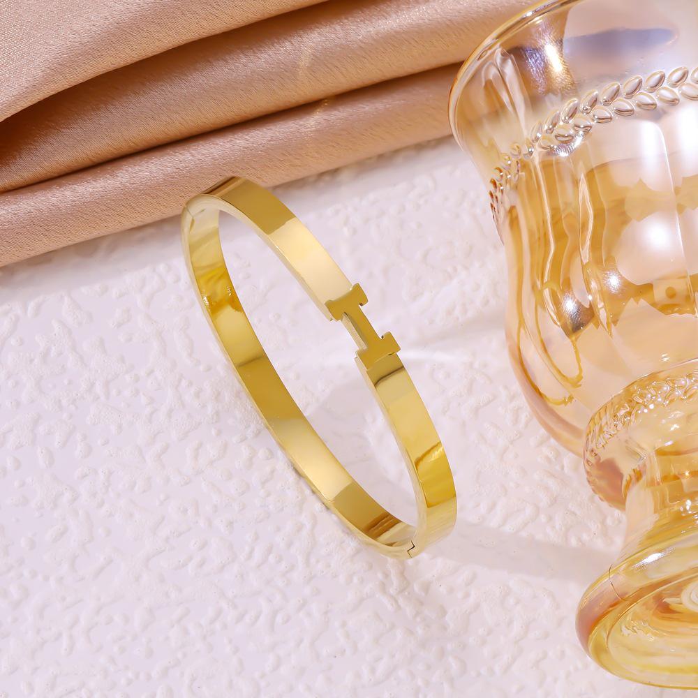 Браслет из титановой стали с покрытием из 18-каратного золота – Европейская и американская мода, Устойчивость к выцветанию