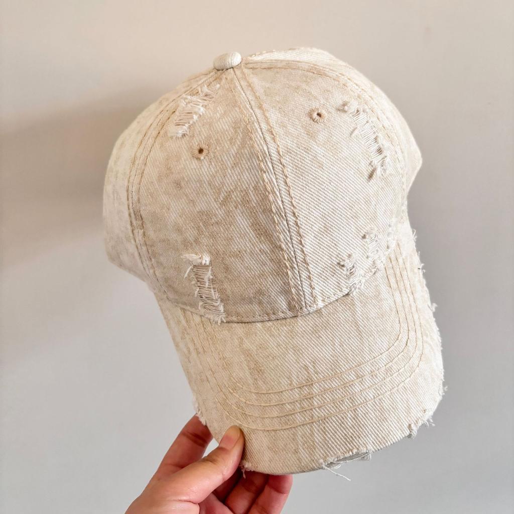 Весна и лето повседневные делают кепки с козырьком мужчины показывают свои лица маленькие универсальные шляпы от солнца индивидуальность рваные джинсовые бейсболки женщины