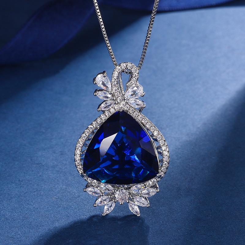 Ювелирный стиль Ретро Симуляция Королевский синий Роскошный Темперамент Подвеска Ожерелье Камень Героини 20 * 20