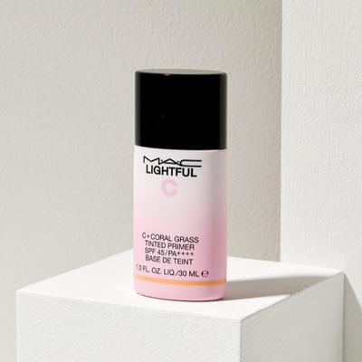 Лайтфул C+ Коралловая Травяная Тонирующая База под Макияж SPF45/PA++++ 30 мл (Розовая база под макияж с эффектом выравнивания тона)