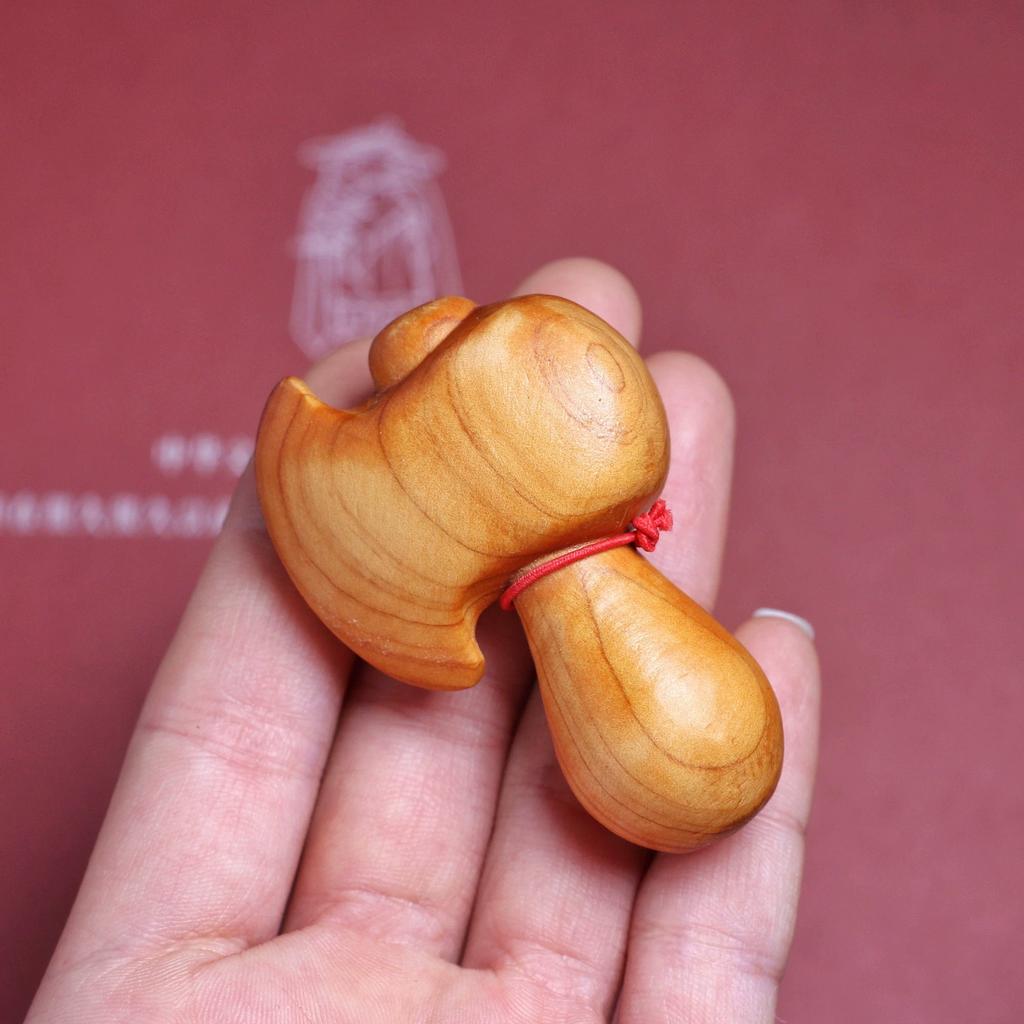 Фигурка из кипариса ручной резьбы - Уникальный деревянный подарок для декора офиса/буддийского алтаря