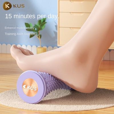 Подошвенный фасциальный массаж стопы для улучшения тренажера при плоскостопии. Перекатывание арахисового шарика для расслабления арочных меридианов.