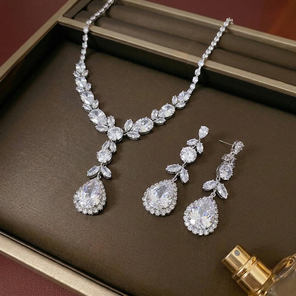 Европейско-американский стиль Zircon Tulip Набор из колье и серег - Новая модная тенденция Цепочка на ключицу