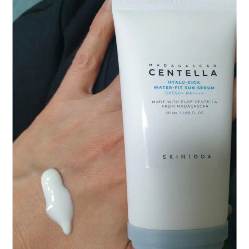 Skin1004 Мадагаскарская центелла Hyalu-Cica Water-Fit солнцезащитная сыворотка SPF50+ PA++++ 50 мл