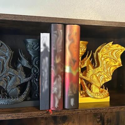 Причудливые подставки для книг в виде драконов. Подставка для книг в виде дракона, напечатанная на 3D-принтере. Обязательно для любителей фэнтези. Декор для книжной полки.