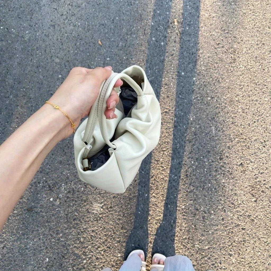 2024 Новая мягкая кожаная сумка-тоут cloud bag, плиссированная женская сумка-тоут, высококачественная сумка через плечо для поездок на работу и дальние расстояния