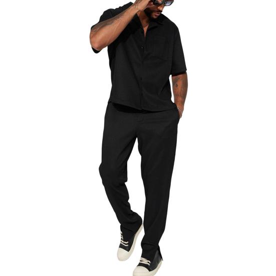 Комплект мужской одежды из 2 предметов: рубашка с лацканами, короткими рукавами и однобортной застежкой, брюки с эластичной талией, длинные, однотонные, свободного кроя, повседневный наряд