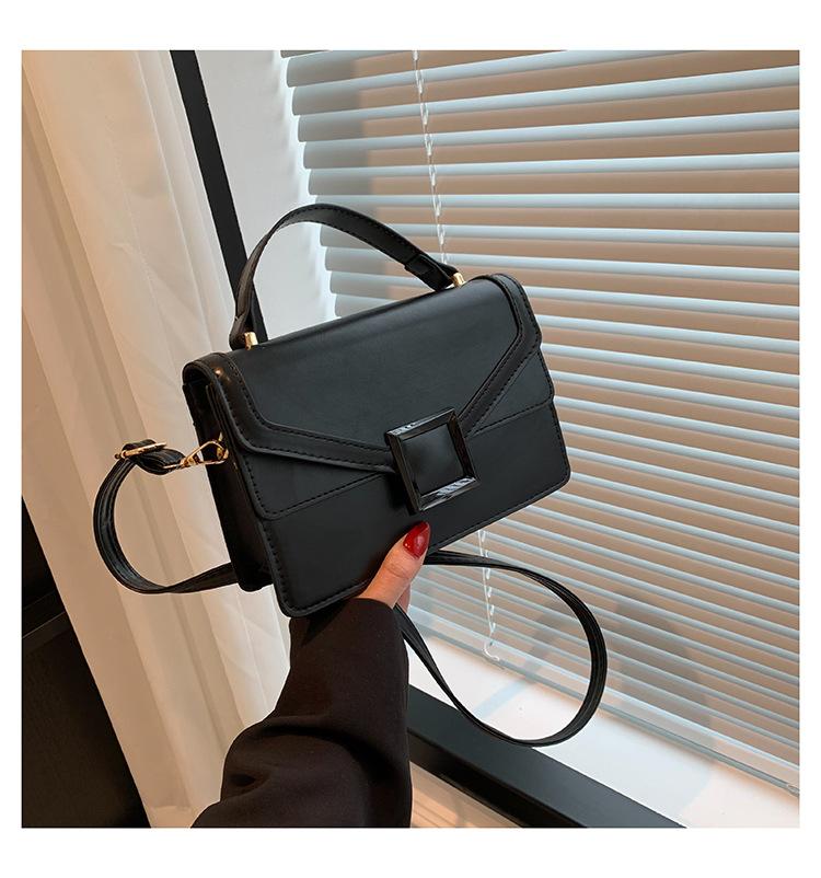 Женская простая сумка 2024 года, летняя новая универсальная сумка-мессенджер, темпераментная однотонная маленькая квадратная сумка для женщин