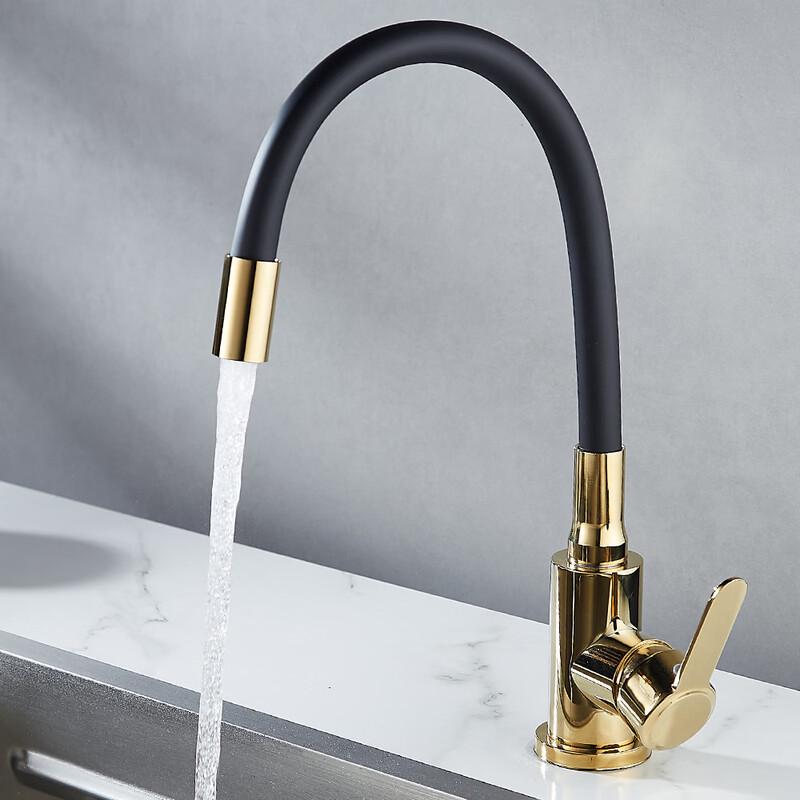 Кухонный смеситель из матовой нержавеющей стали с гибким зеленым шлангом