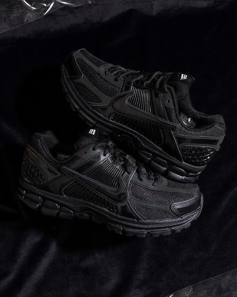 FZ3313-001 Dover Street Market (DSM) Nike Zoom Vomero 5 Black (Men's)