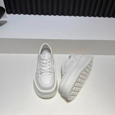 Туфли на платформе Muffin белые женские осень 2024 новые дышащие модные универсальные легкие маленькие увеличивающие рост туфли для доски