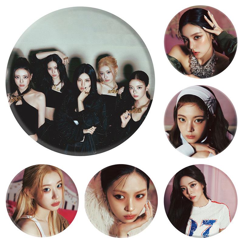 ITZY "ЗОЛОТОЙ" Зеркальный Брелок-Подвеска - Значок Хван Йеджи и Ли Чэрён Мерч