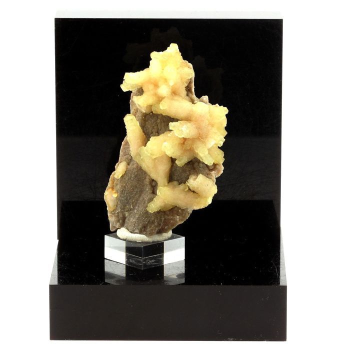 Pierres et Minéraux. Calcite. 305.0 ct. Luzy, Nièvre, France.