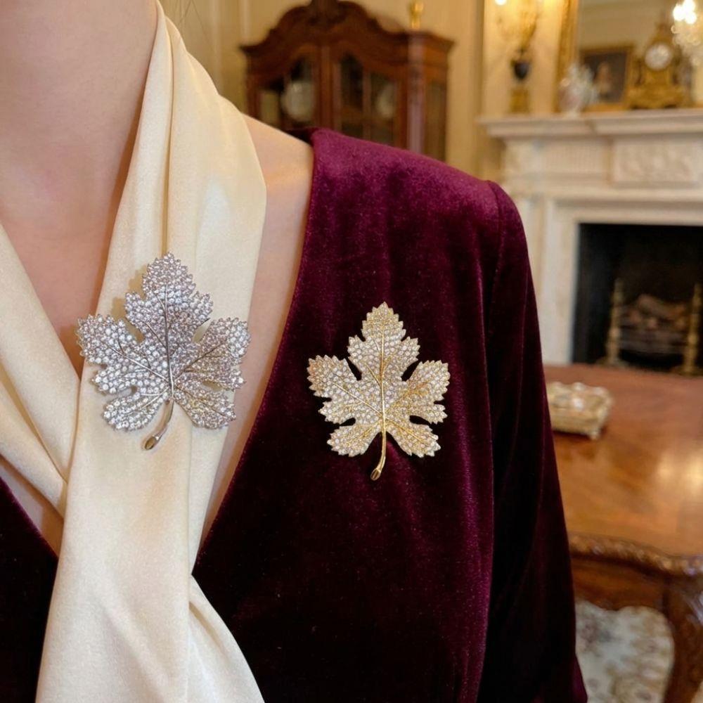 Trendy Jewelry Sequin Leaf Brooch Metal Maple Leaf Pin  Party Accessories