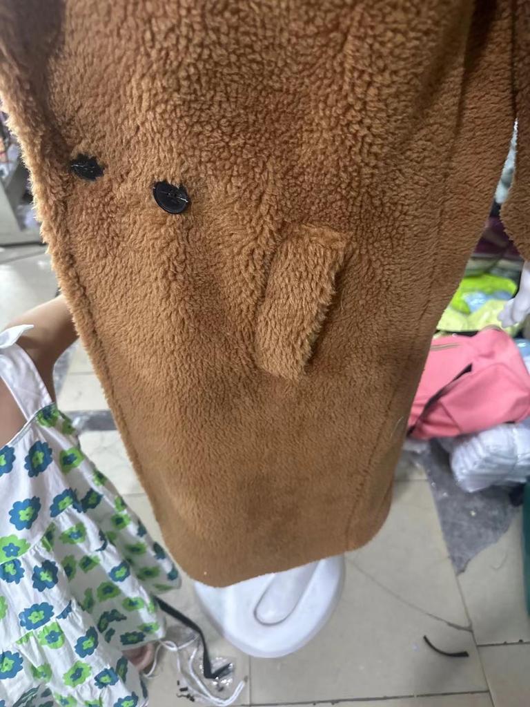 Женское пальто средней длины свободного кроя из искусственной овчины/овечьей шерсти на осень/зиму 2024