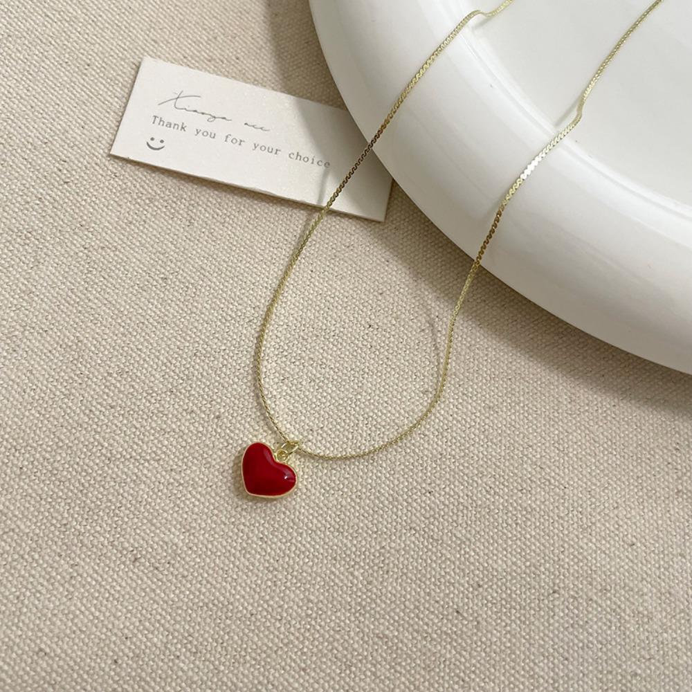 Red heart-shaped titanium steel necklace, female, temperament, fashionable design, small red heart collarbone chain, peach heart pendant for women