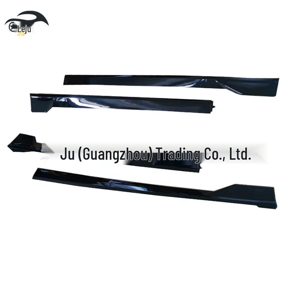 Комплект боковых юбок в спортивном стиле TRD для Toyota Camry 2018-2022 - Черный с красной окантовкой