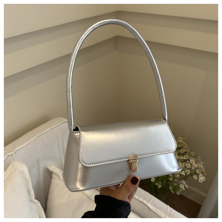 Французская нишевая фактурная сумка женская сумка 2024 летняя новая модная ретро сумка подмышкой глянцевая сумка через плечо в иностранном стиле
