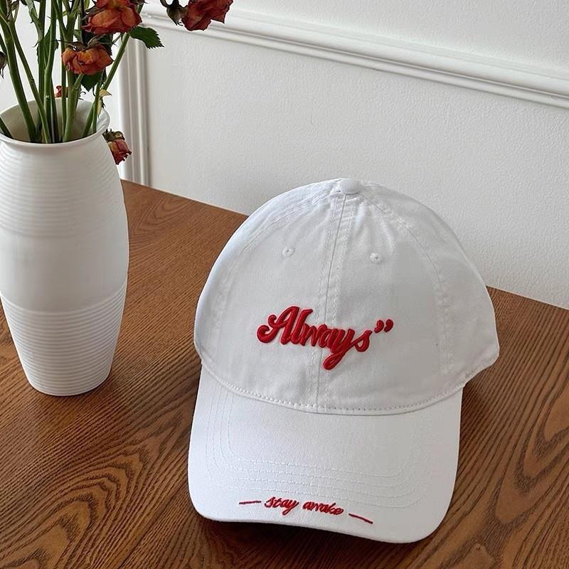 Стильная бейсболка с элегантной вышивкой на все сезоны, унисекс дизайн в бежевом, белом, темно-синем, лазурном и шоколадном цветах