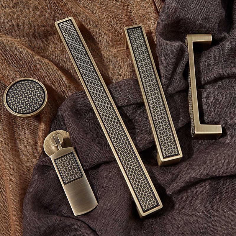 Luxury Brass Drawer Knob Vintage Cabinet Wardrobe Pull Handle Antique Bronze Kitchen Hardware Furniture Drawer Home Renovation