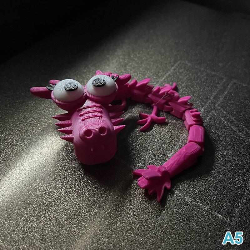 Крутой настольный компаньон - Подвижный 3D-печатный дракон - Идеально подходит для добавления нотки фэнтези на ваше рабочее место или в коллекцию