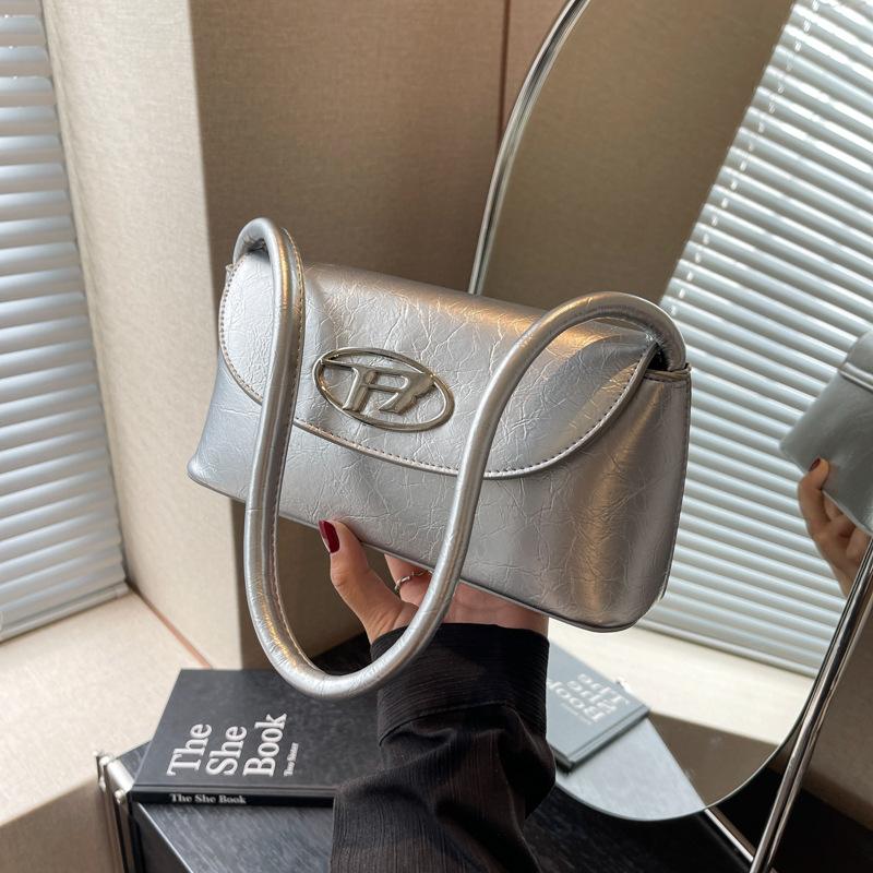 Французская нишевая маленькая сумка женская сумка 2025 новая модная модная с высоким чувством иностранного стиля осенне-зимняя на одно плечо подмышечная сумка-багет