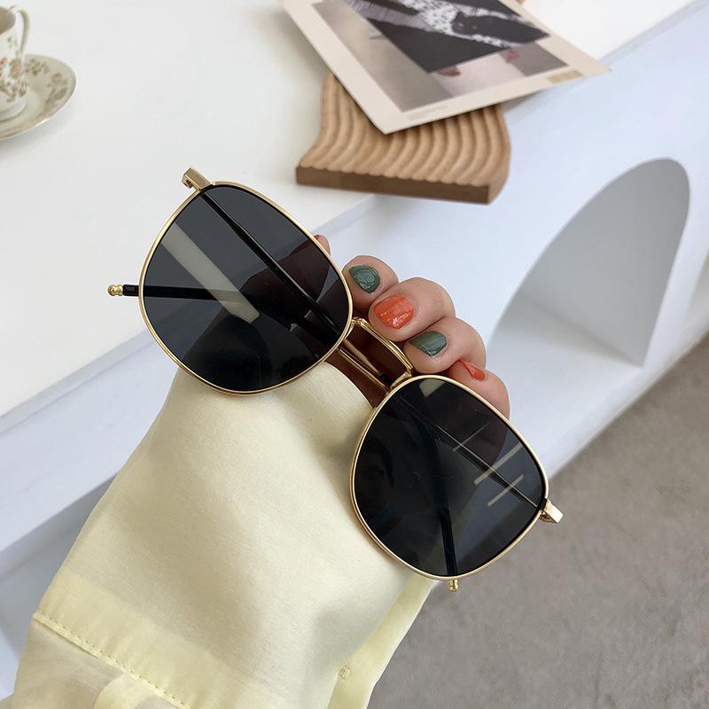 New Arrival Style Sunglasseses Men And Women Square-shaped Shape Alloy Glass Frame UV 400 Shielding Sunglasseses for Women Korean Style Glasses