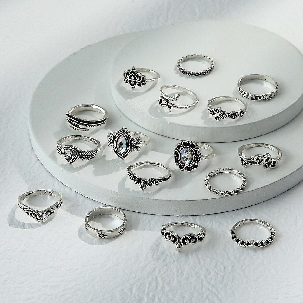 Европа и Соединенные Штаты Новое кольцо в стиле ретро с преувеличенной полостью и резным пером в форме змеи, комбинированное кольцо из 16 предметов, внешняя торговля