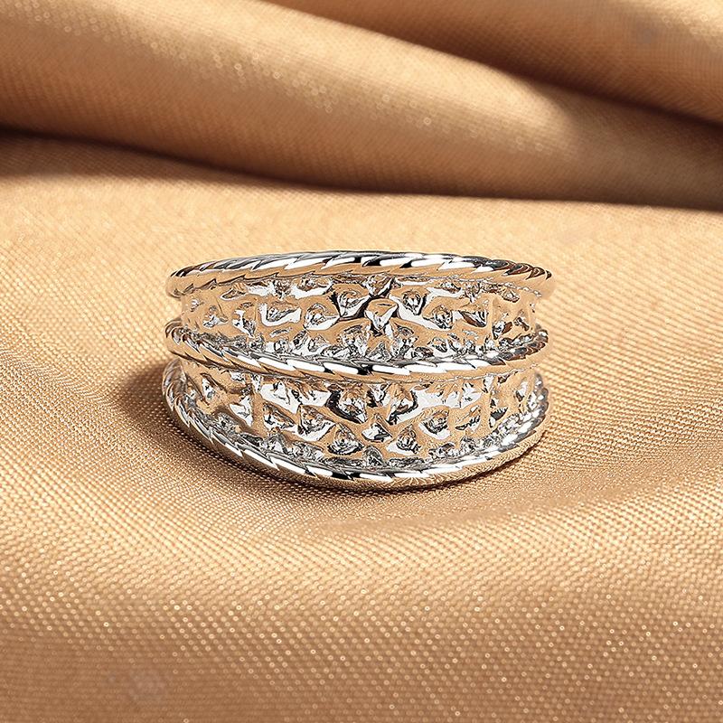 2026 Нишевый Дизайн Чувство Элемент Кольцо Кольцо Неправильная Плиссированная Текстура Широкая Поверхность Женское Простое Открытое Кольцо на Указательный Палец Украшение