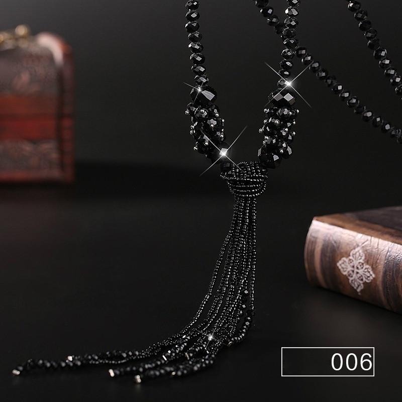 Прекрасное ожерелье с бисером различных расцветок