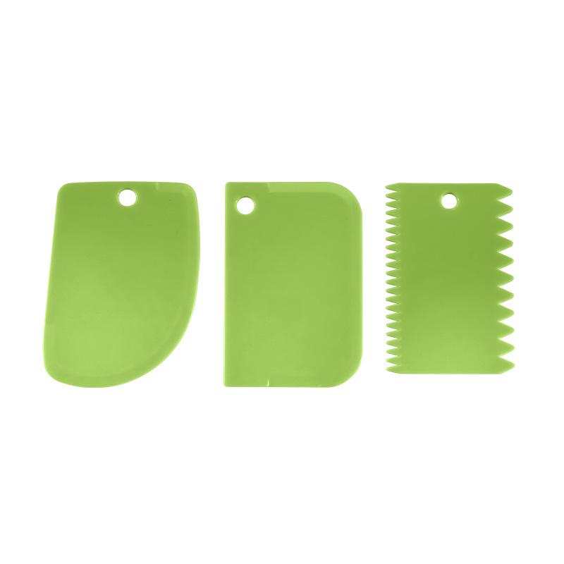 Набор из четырех скребков из полипропиленового пластика для приготовления тортов - включает трапециевидные и зубчатые скребки