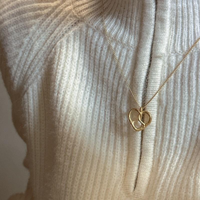 S925 Sterling Silver Niche Design Sense Love Hollow Necklace Simple Texture Sense Personality Clavicle Chain