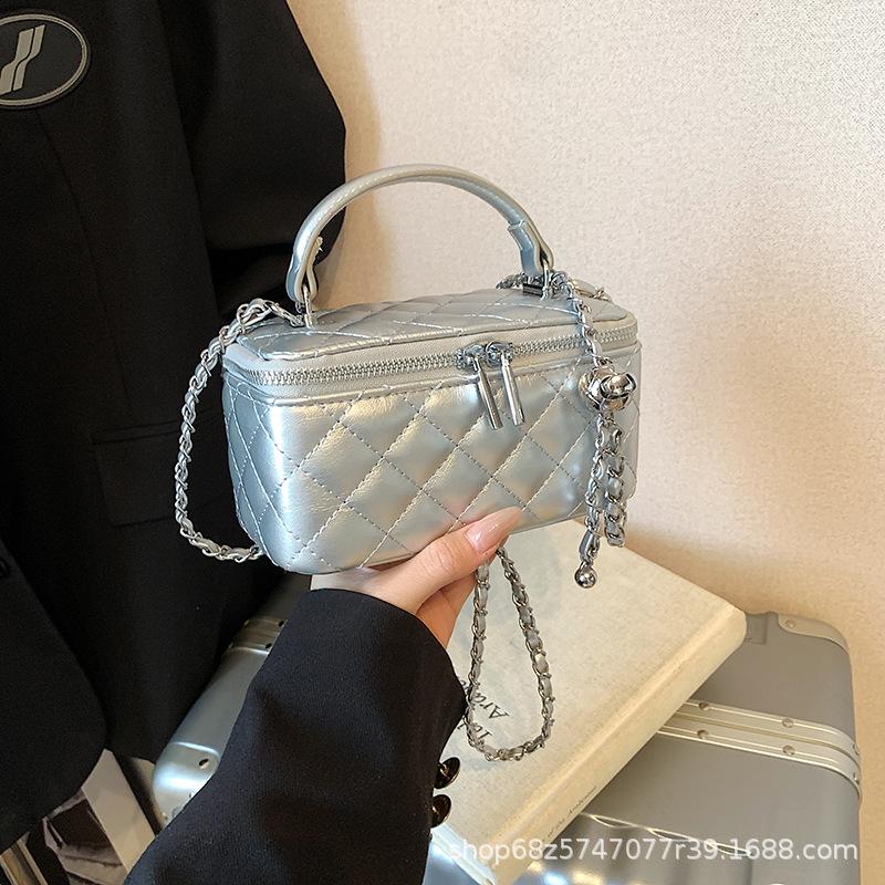 Xiaoxiangfeng Box Bag Portable Small Square Bag Versatile Foreign Style Box Bag High Value Texture Chain Diamond Messenger Bag