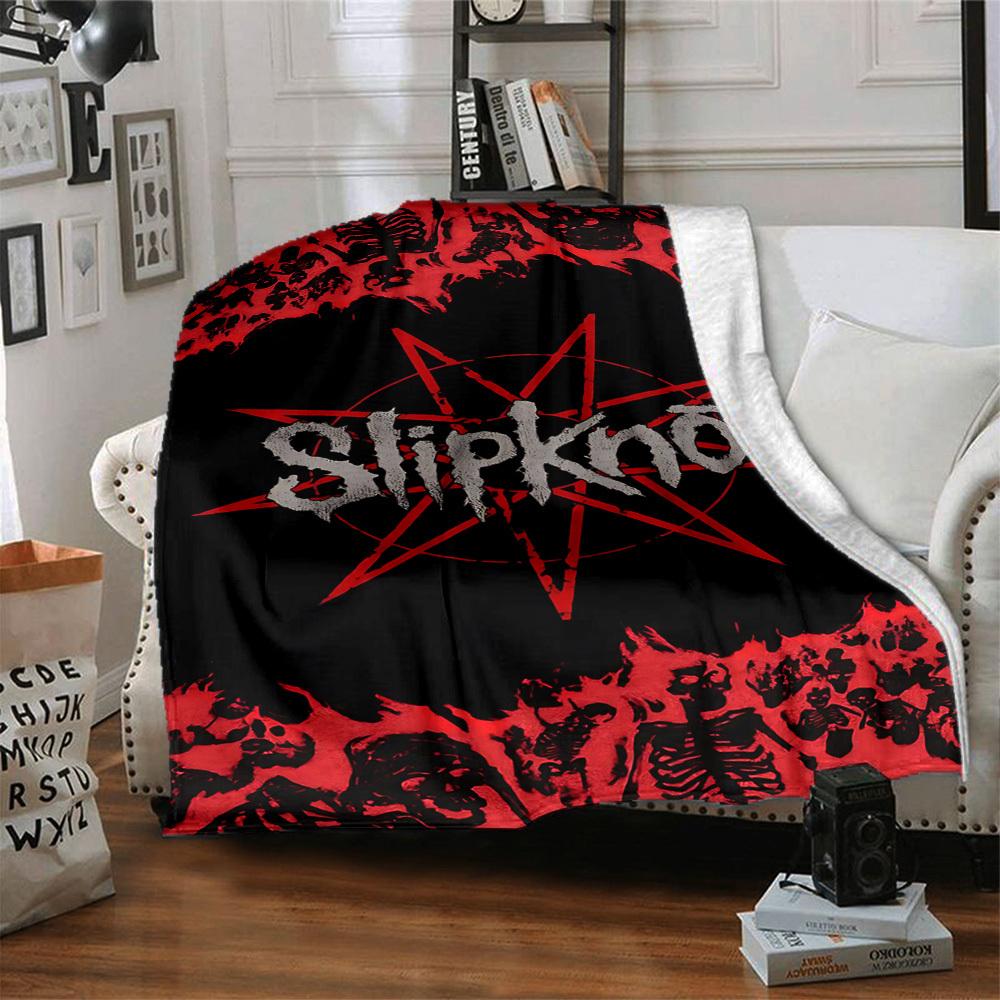 1 шт. Плед с цифровой печатью, мягкий и удобный, с символикой группы Slipknot. Всесезонный, многоцелевой, вязаное полотно. Для кровати, офиса, дивана, домашнего декора.