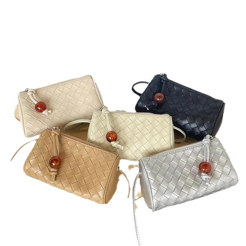 Simple small bag for women 2024 new model versatile high-end feel single shoulder crossbody bag women's woven genuine leather bag phone bag