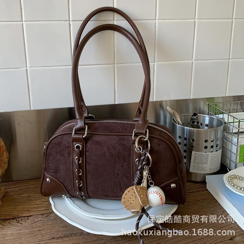 Модная универсальная сумка Бостон 2025 нишевый дизайн корейская версия инс простая высококлассная сумка через плечо для通勤 ретро