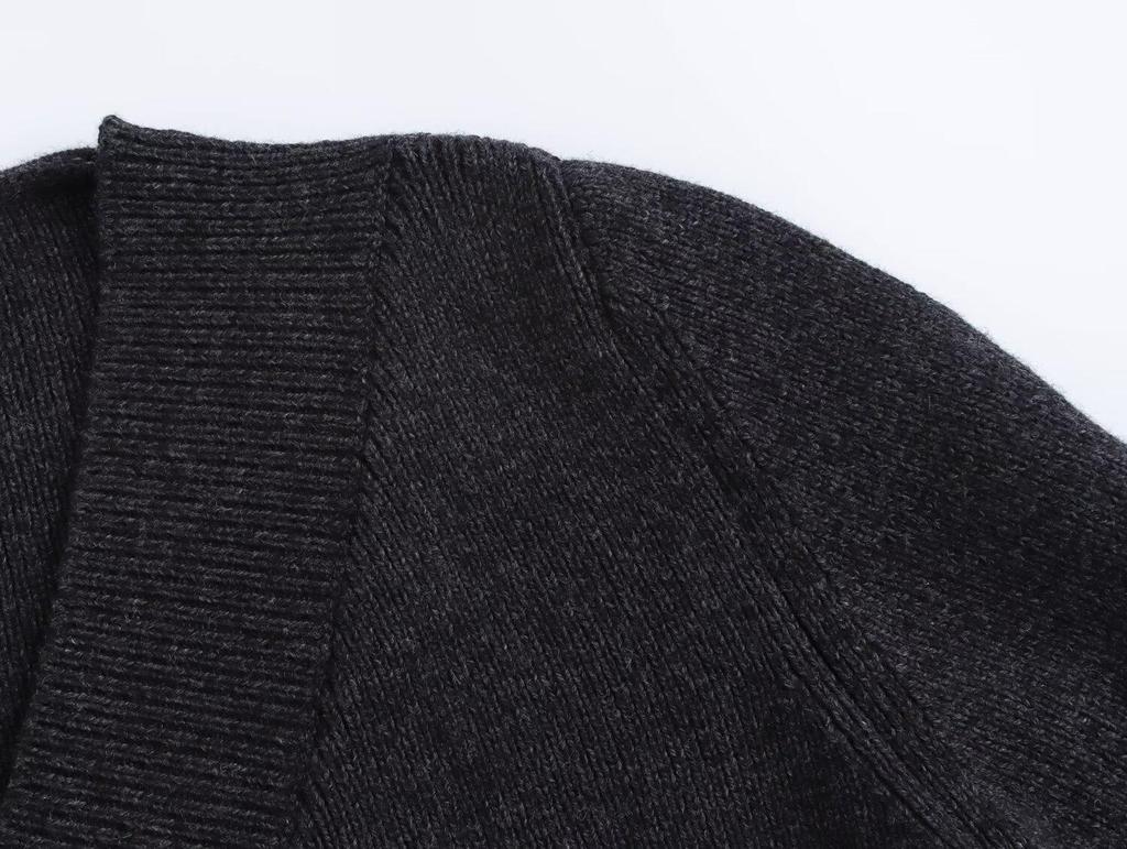 Элегантный вязаный кардиган с V-образным вырезом и двубортной застежкой - Женская мода осень/зима