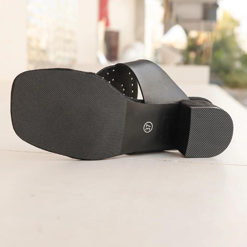 Fashion Hot Sale Square Toe Flip Flops Fashion Mules Shoes Women Slippers Velvet Ladies Low Heel Pearl Flower Decoration Women's Sandals