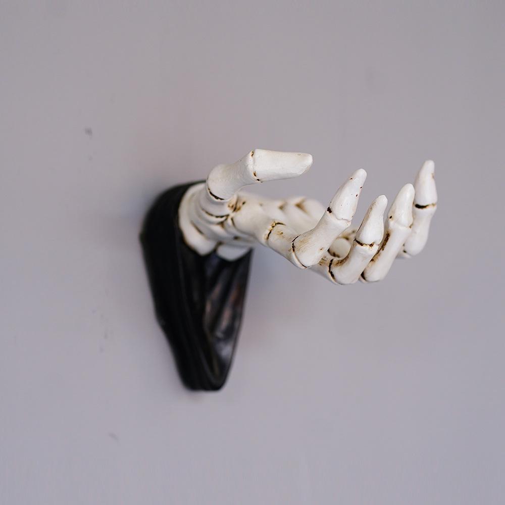 Halloween Skeleton Hand Key Holder Wall Mounted Multifunctional Skeleton Hand Wall Hooks Resin Gothic Ornament Packs