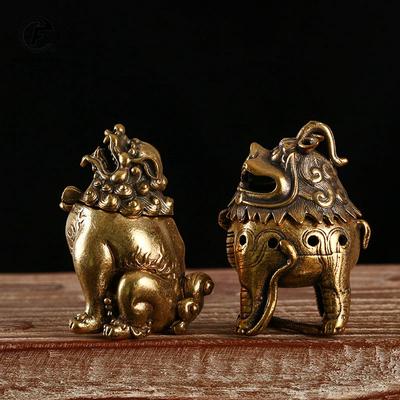 Антикварные мифические фигурки зверей, маленькая курильница в стиле ретро, ​​латунный полый держатель для благовоний с крышкой, домашний декор, курильница из сандалового дерева