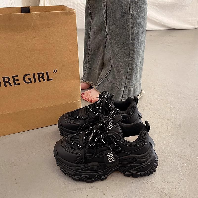 Женские кроссовки на толстой подошве для увеличения роста весной и осенью Новые популярные белые повседневные спортивные туфли