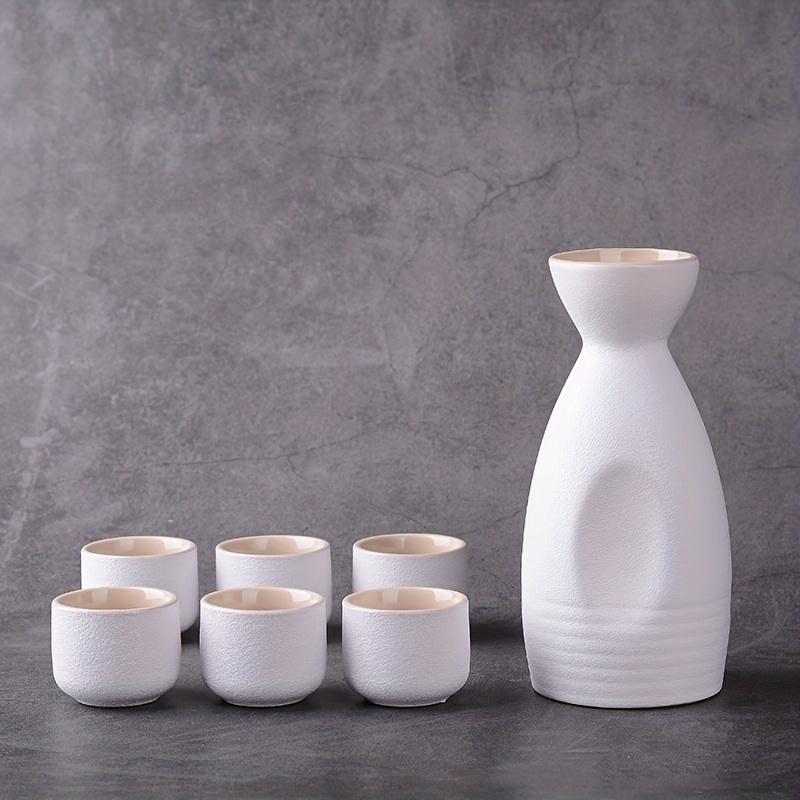 Набор традиционного японского сакэ, 1 шт. Включает 1 бутылку токкури и 6 чашек очоко. Набор твердого керамического вина для настоящего японского напитка.