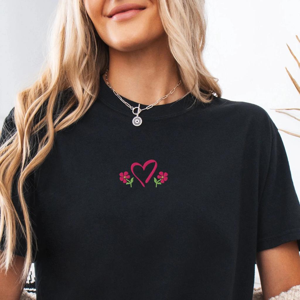 Y2k omen Men Clothes Unisex Round Neck Tee Tops Simple Flowers Heart Graphic Printing T-shirts Cotton Soft
