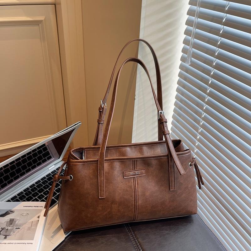 Сумка большой вместимости женская осенне-зимняя универсальная 2025 новая простая текстурная сумка через плечо повседневная рабочая сумка-тоут для поездок