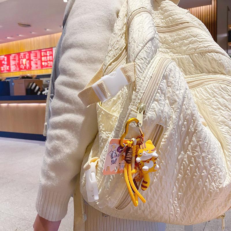 Tail Wagging Cat Keychain Cartoon Kitten Resin Pendant Cute Girl Bag Accessories Student Schoolbag Key Chain Ring Pendant