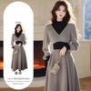 Женское серое трикотажное платье-свитер с высоким воротом - элегантная длинная юбка зимы 2024 года